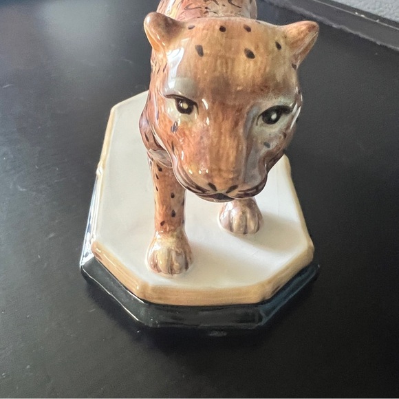Rare Certified International Empire Leopard Figurine by Raymond Waites 4.5” - Picture 3 of 8